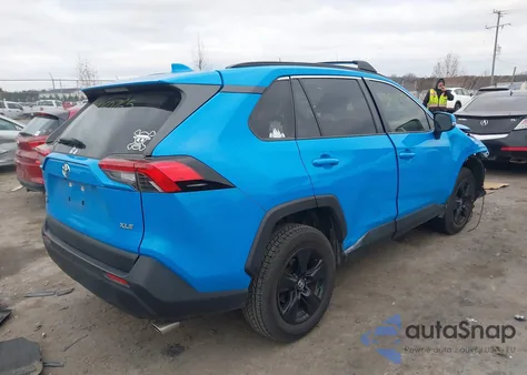2020 Toyota Rav4 Xle z USA, uszkodzony, nr VIN JTMW1RFV8LD053508
